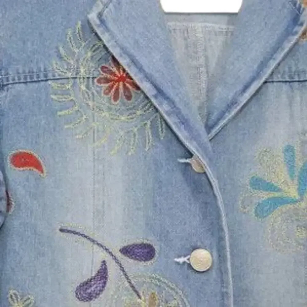 Clio  Embroidered Denim Jean Jacket Size 4 in Wonderful condition